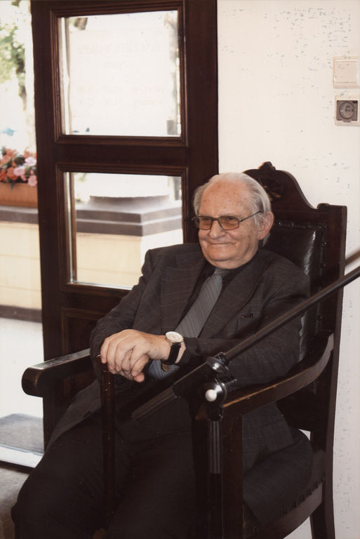 Roman Sękowski na fotelu